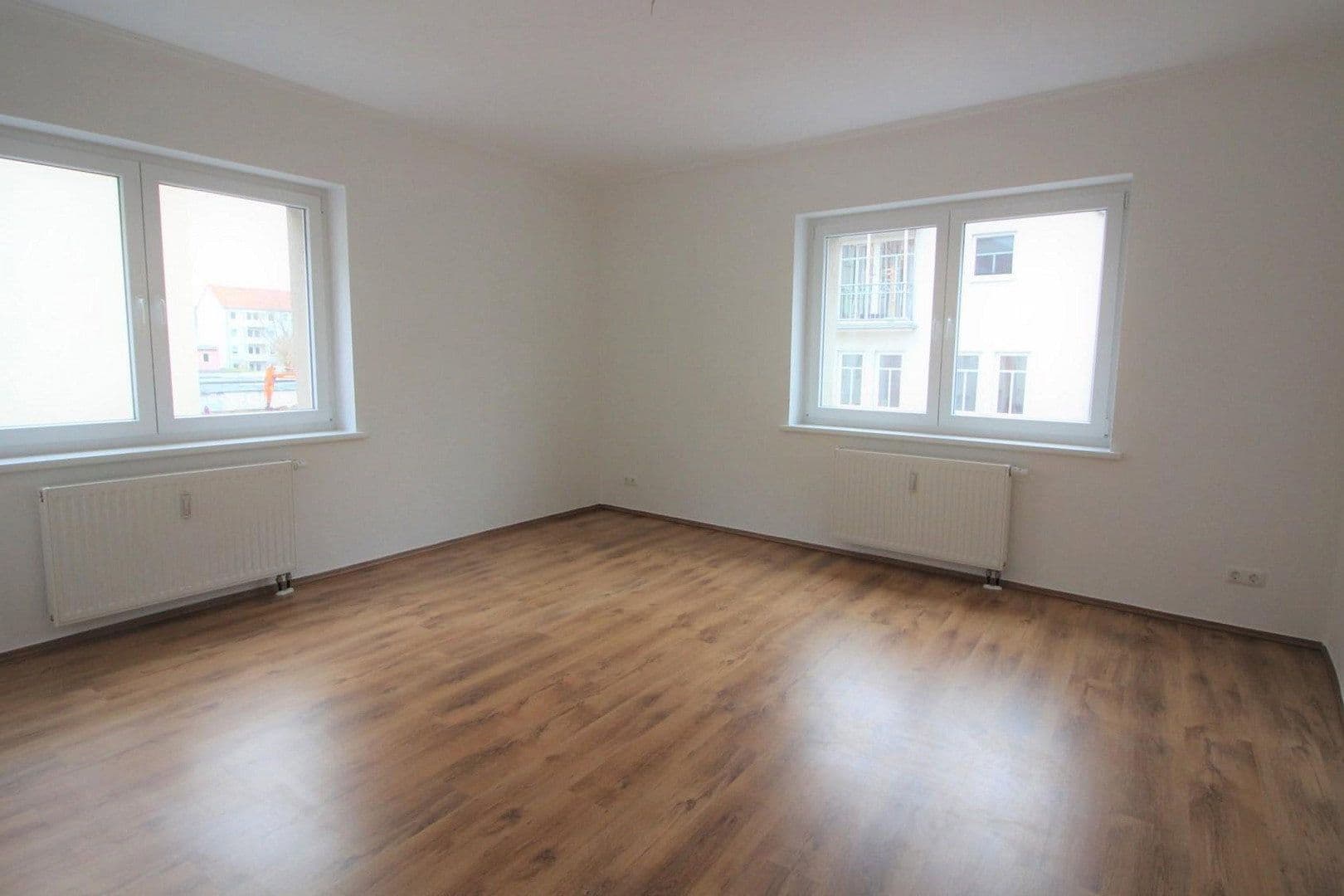 Pronájem bytu 5+1 120 m², Magdeburg, Sasko-Anhaltsko Pronájem bytu 5+1 120 m², Magdeburg, Sasko-Anhaltsko