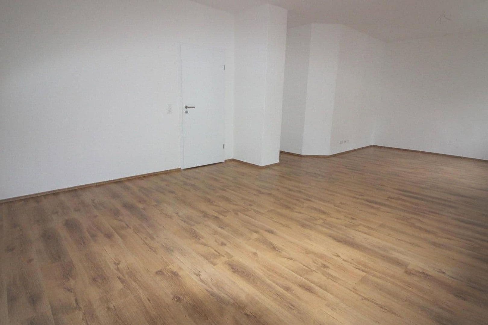 Pronájem bytu 5+1 120 m², Magdeburg, Sasko-Anhaltsko Pronájem bytu 5+1 120 m², Magdeburg, Sasko-Anhaltsko