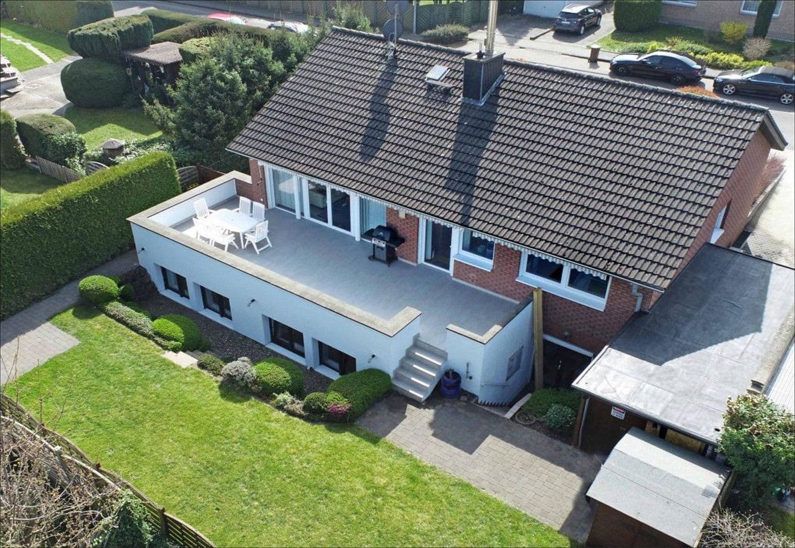 Prodej domu 154 m², pozemek 523 m², Weimarer Strasse 61, Bornheim, Severní Porýní-Vestfálsko Prodej domu 154 m², pozemek 523 m², Weimarer Strasse 61, Bornheim, Severní Porýní-Vestfálsko