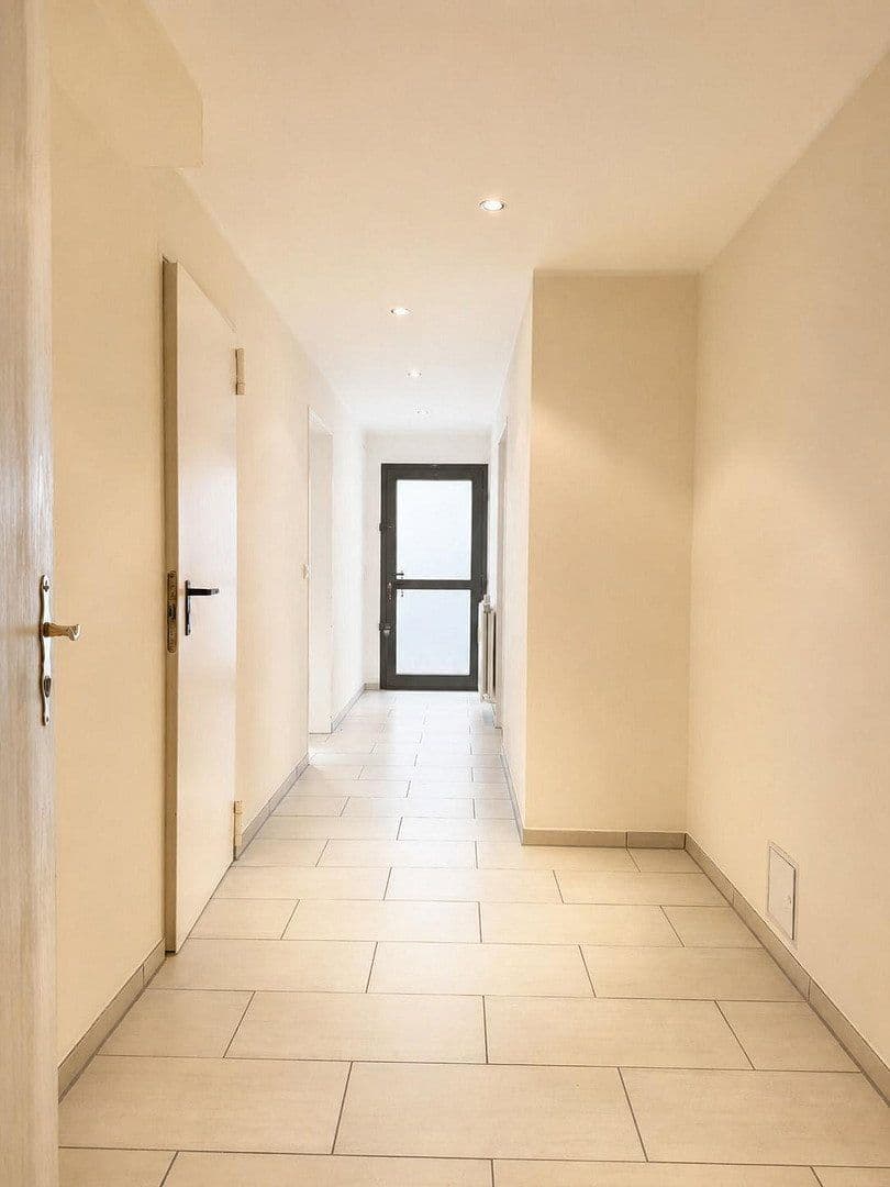 Prodej domu 154 m², pozemek 523 m², Weimarer Strasse 61, Bornheim, Severní Porýní-Vestfálsko Prodej domu 154 m², pozemek 523 m², Weimarer Strasse 61, Bornheim, Severní Porýní-Vestfálsko