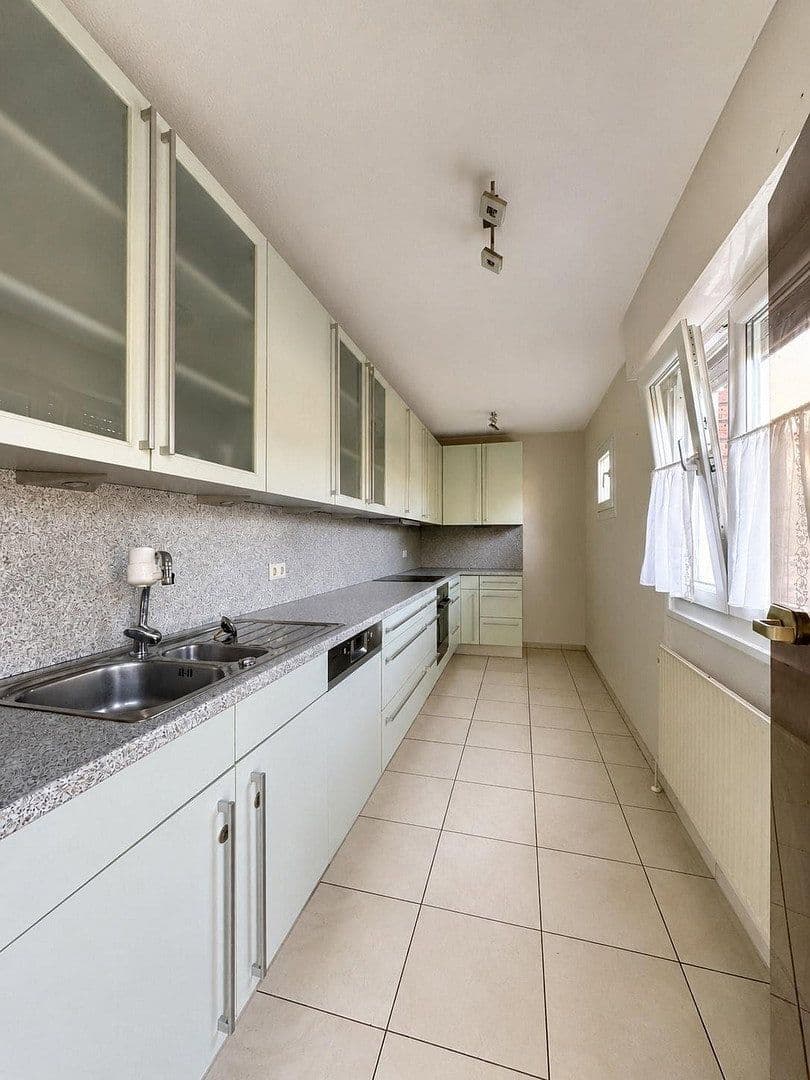 Prodej domu 154 m², pozemek 523 m², Weimarer Strasse 61, Bornheim, Severní Porýní-Vestfálsko Prodej domu 154 m², pozemek 523 m², Weimarer Strasse 61, Bornheim, Severní Porýní-Vestfálsko