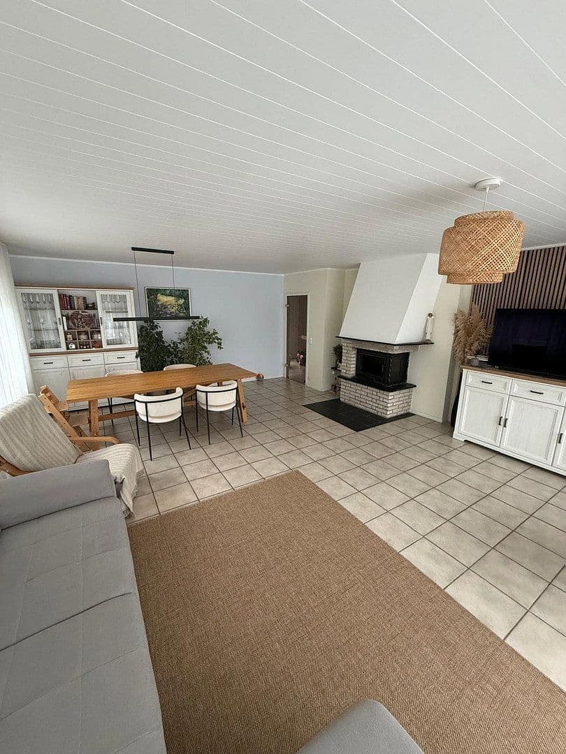 Prodej domu 154 m², pozemek 523 m², Weimarer Strasse 61, Bornheim, Severní Porýní-Vestfálsko Prodej domu 154 m², pozemek 523 m², Weimarer Strasse 61, Bornheim, Severní Porýní-Vestfálsko