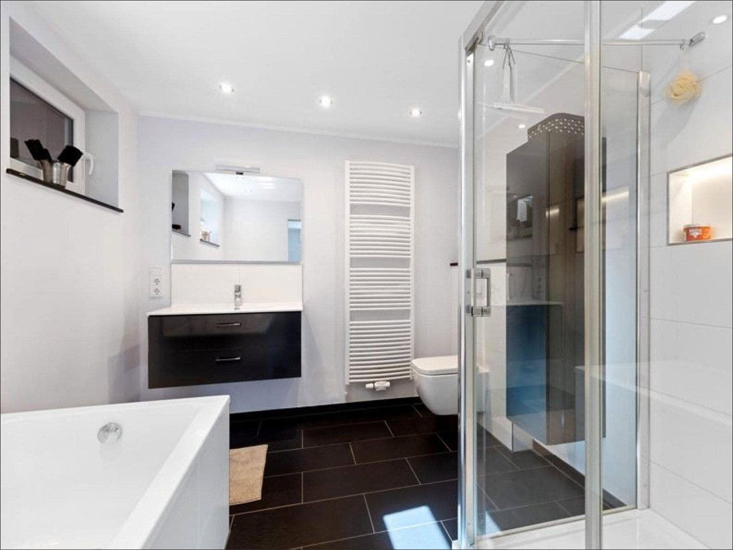 Prodej domu 154 m², pozemek 523 m², Weimarer Strasse 61, Bornheim, Severní Porýní-Vestfálsko Prodej domu 154 m², pozemek 523 m², Weimarer Strasse 61, Bornheim, Severní Porýní-Vestfálsko