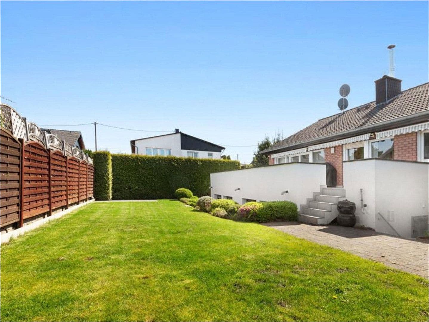 Prodej domu 154 m², pozemek 523 m², Weimarer Strasse 61, Bornheim, Severní Porýní-Vestfálsko Prodej domu 154 m², pozemek 523 m², Weimarer Strasse 61, Bornheim, Severní Porýní-Vestfálsko