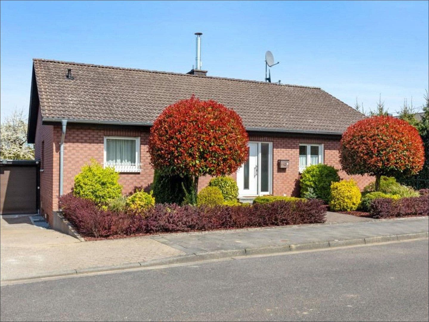 Prodej domu 154 m², pozemek 523 m², Weimarer Strasse 61, Bornheim, Severní Porýní-Vestfálsko Prodej domu 154 m², pozemek 523 m², Weimarer Strasse 61, Bornheim, Severní Porýní-Vestfálsko
