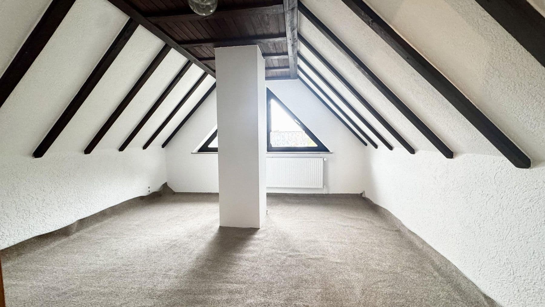 Prodej domu 216 m², pozemek 312 m², Heimstraße 29, Hirschaid, Bavorsko Prodej domu 216 m², pozemek 312 m², Heimstraße 29, Hirschaid, Bavorsko