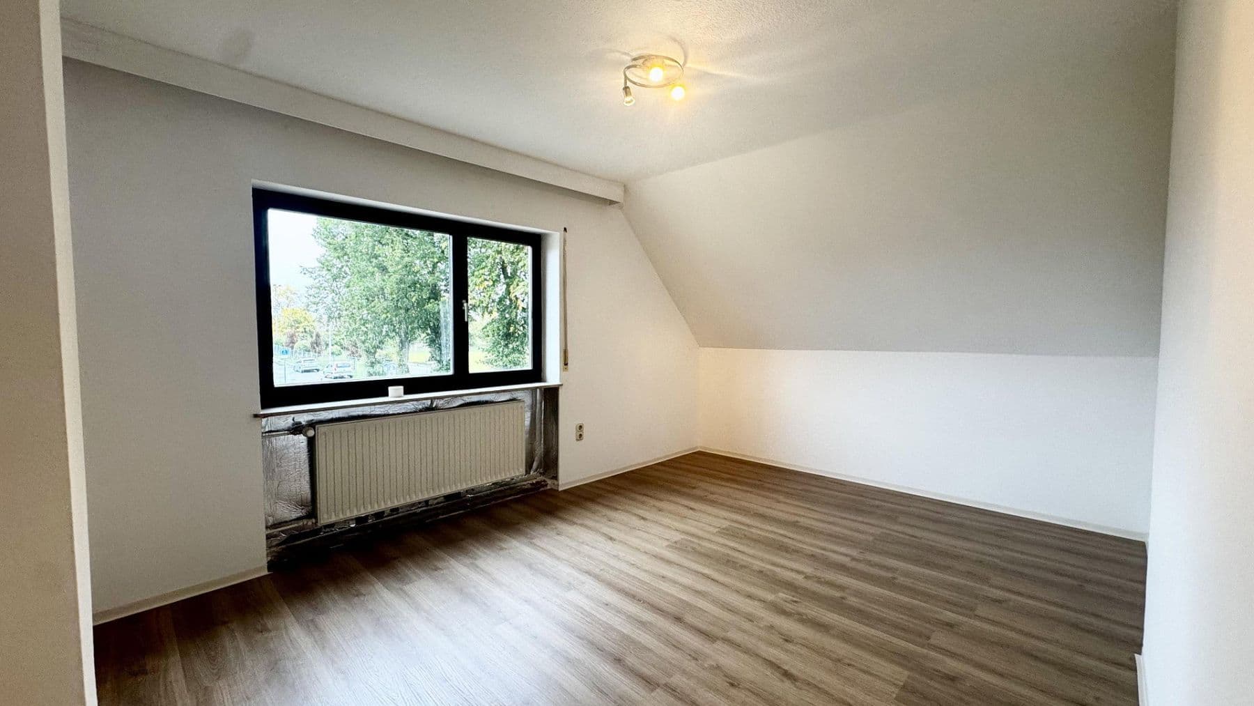 Prodej domu 216 m², pozemek 312 m², Heimstraße 29, Hirschaid, Bavorsko Prodej domu 216 m², pozemek 312 m², Heimstraße 29, Hirschaid, Bavorsko