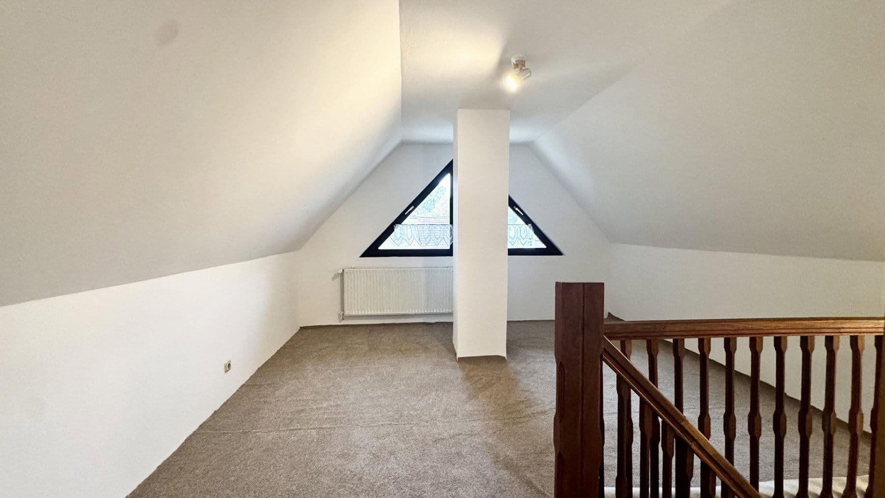 Prodej domu 216 m², pozemek 312 m², Heimstraße 29, Hirschaid, Bavorsko Prodej domu 216 m², pozemek 312 m², Heimstraße 29, Hirschaid, Bavorsko