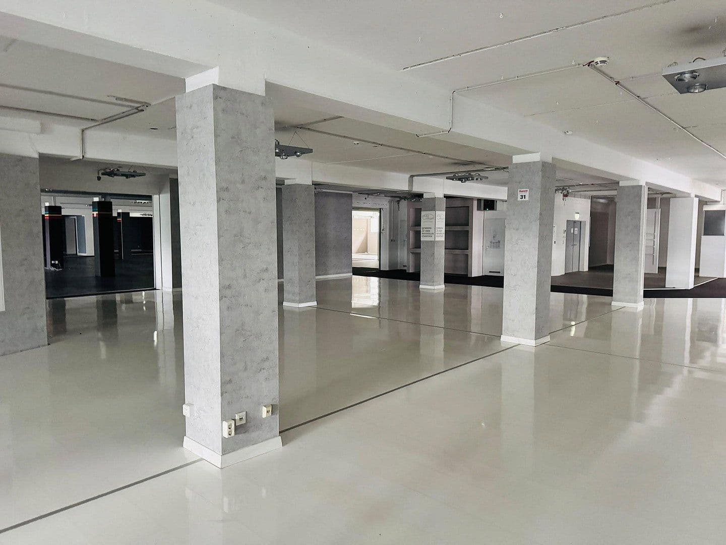 Pronájem nebytového prostoru 2.000 m², Berlin, Berlín Pronájem nebytového prostoru 2.000 m², Berlin, Berlín