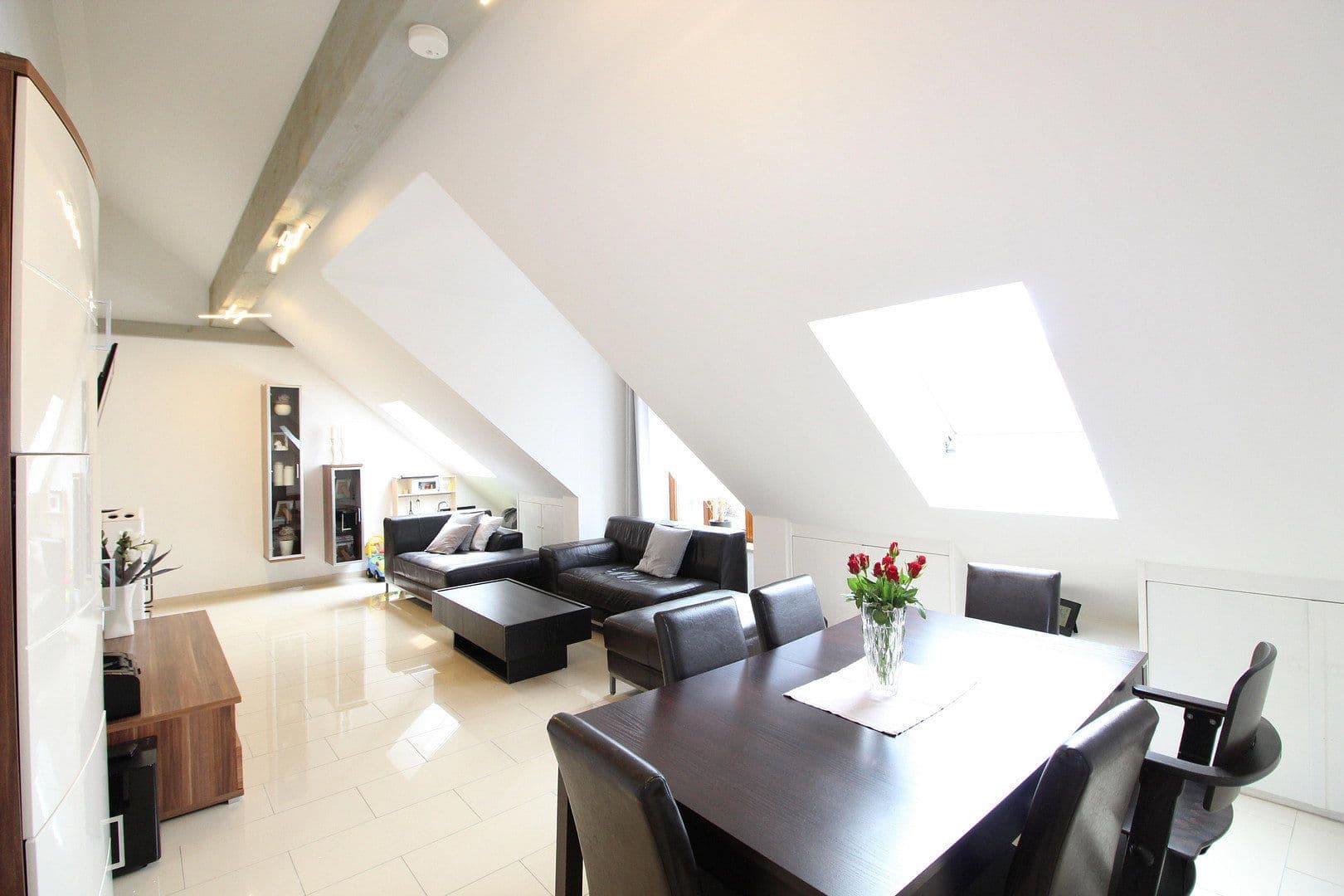Pronájem bytu 4+1 95 m², Schwabhausen/ Oberroth, Bavorsko Pronájem bytu 4+1 95 m², Schwabhausen/ Oberroth, Bavorsko