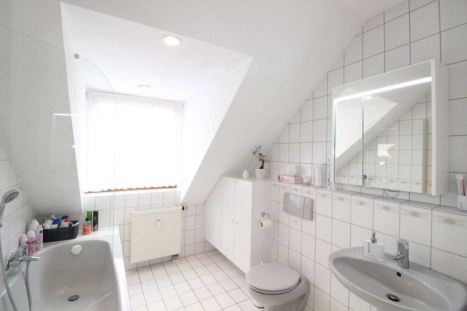 Pronájem bytu 4+1 95 m², Schwabhausen/ Oberroth, Bavorsko Pronájem bytu 4+1 95 m², Schwabhausen/ Oberroth, Bavorsko