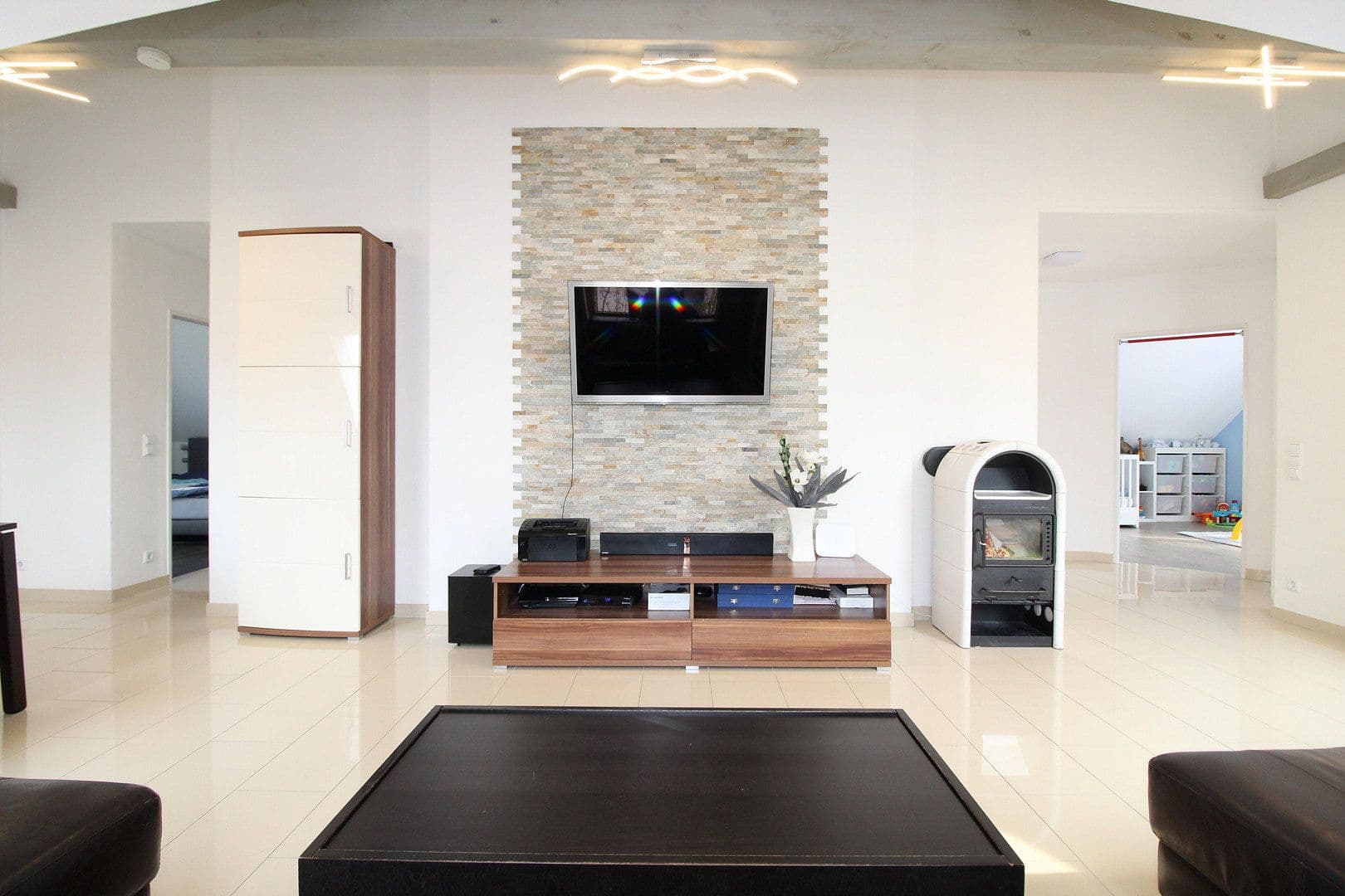 Pronájem bytu 4+1 95 m², Schwabhausen/ Oberroth, Bavorsko Pronájem bytu 4+1 95 m², Schwabhausen/ Oberroth, Bavorsko