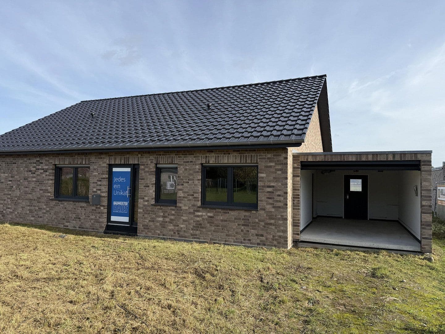 Prodej domu 129 m², pozemek 832 m², Im Feld 15, Warmsen, Dolní Sasko Prodej domu 129 m², pozemek 832 m², Im Feld 15, Warmsen, Dolní Sasko