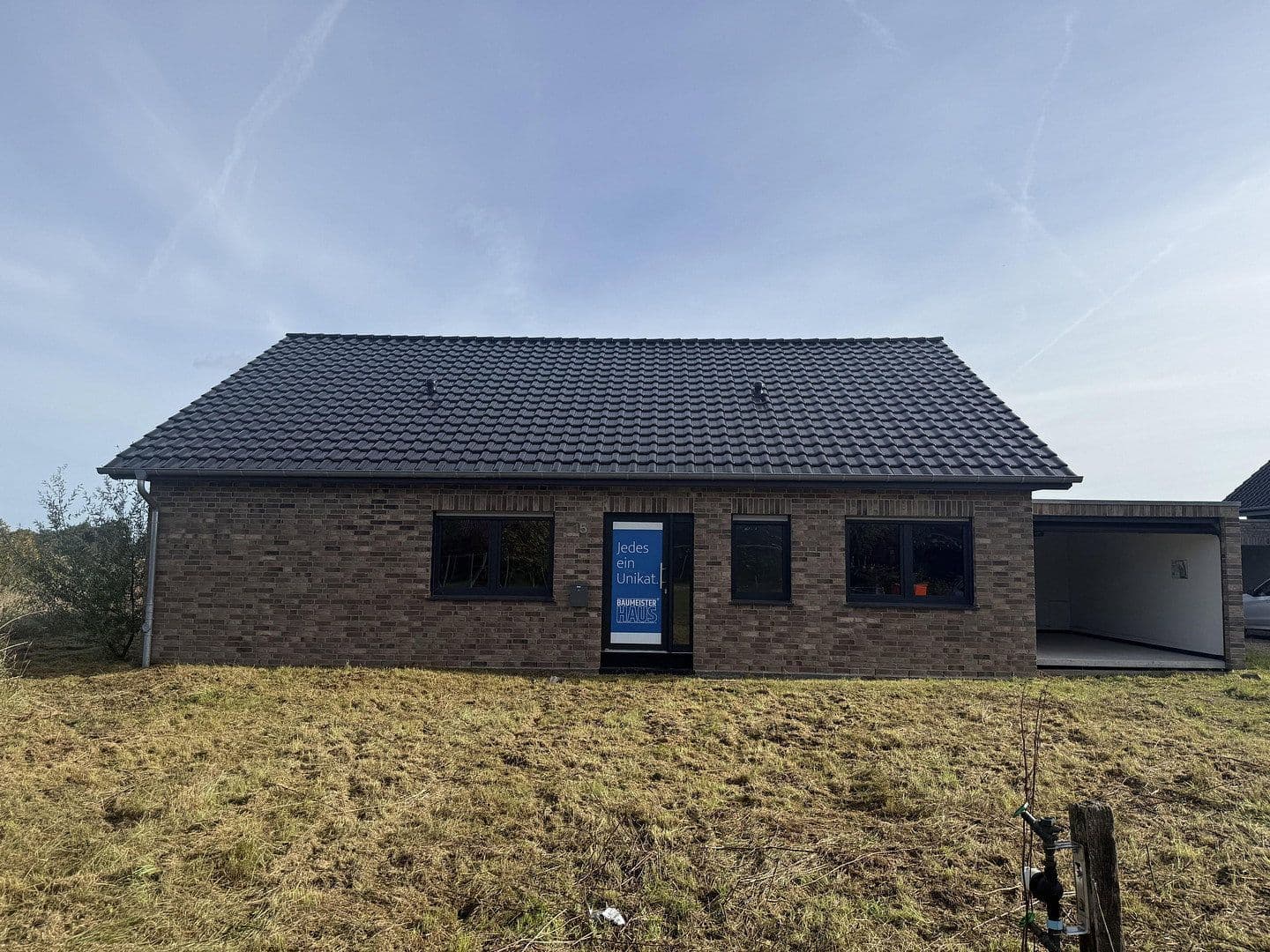 Prodej domu 129 m², pozemek 832 m², Im Feld 15, Warmsen, Dolní Sasko Prodej domu 129 m², pozemek 832 m², Im Feld 15, Warmsen, Dolní Sasko