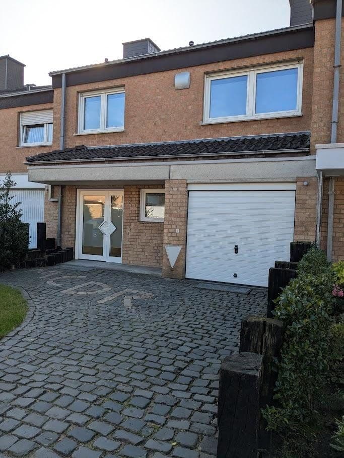 Prodej domu 131 m², pozemek 213 m², Greven, Severní Porýní-Vestfálsko Prodej domu 131 m², pozemek 213 m², Greven, Severní Porýní-Vestfálsko