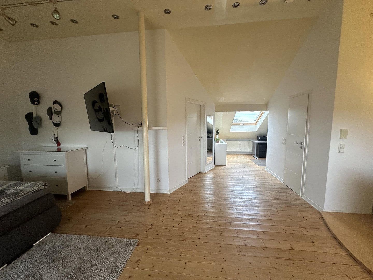 Pronájem bytu 4+1 108 m², Ludwigshafen, Porýní-Falc Pronájem bytu 4+1 108 m², Ludwigshafen, Porýní-Falc