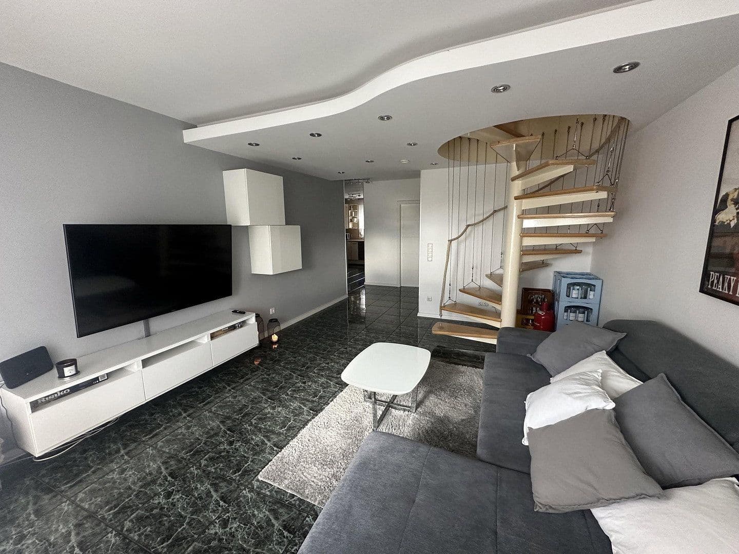 Pronájem bytu 4+1 108 m², Ludwigshafen, Porýní-Falc Pronájem bytu 4+1 108 m², Ludwigshafen, Porýní-Falc