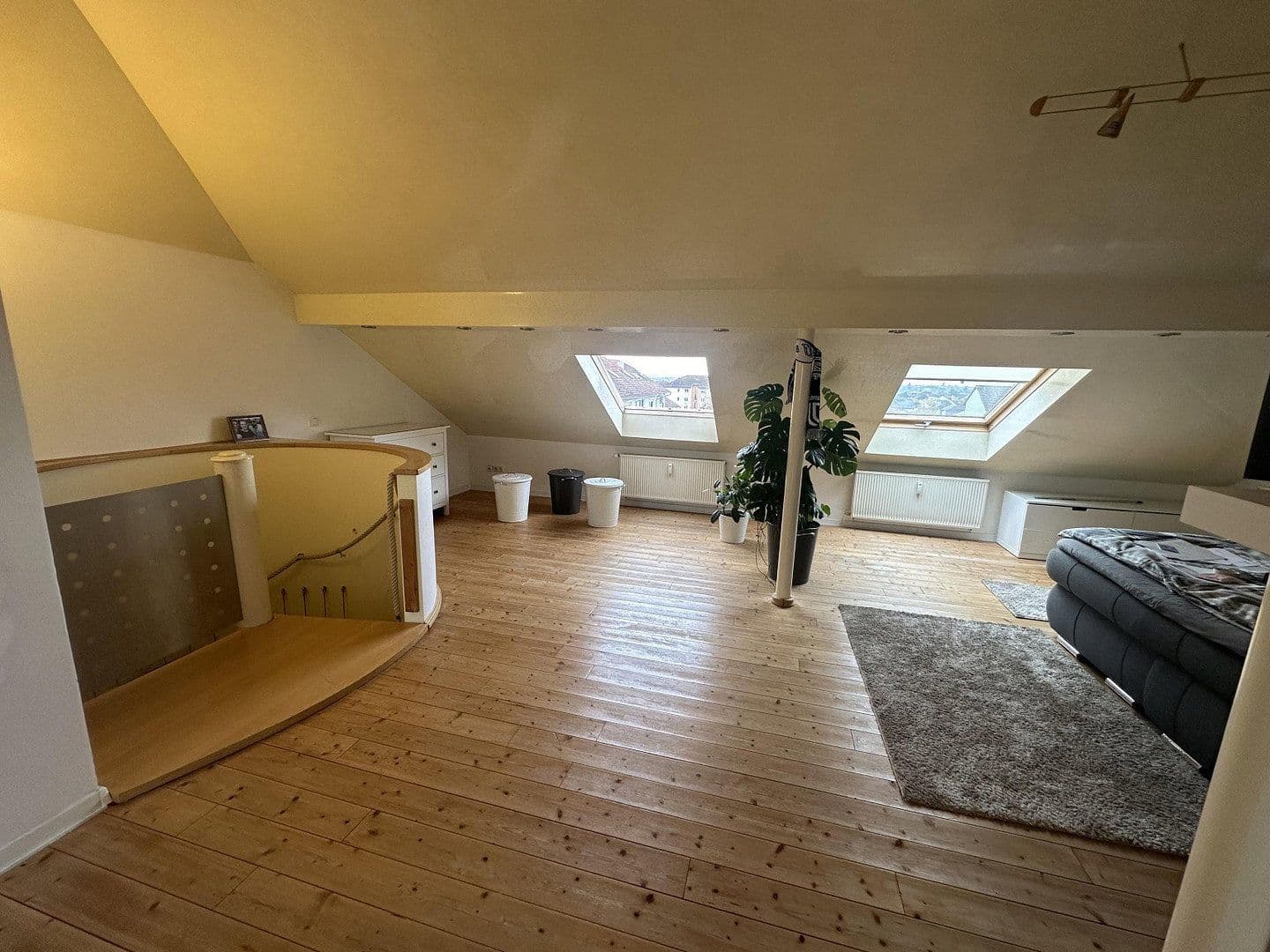 Pronájem bytu 4+1 108 m², Ludwigshafen, Porýní-Falc Pronájem bytu 4+1 108 m², Ludwigshafen, Porýní-Falc