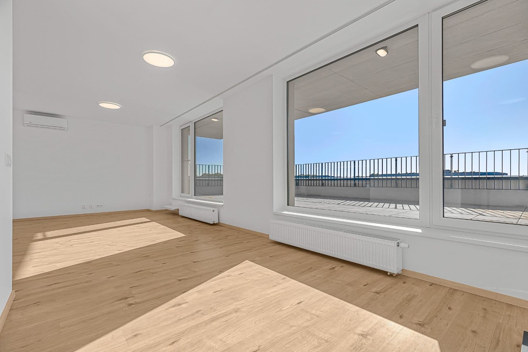 Prodej bytu 4+1 107 m², Fialová, Petržalka, Bratislavský kraj Prodej bytu 4+1 107 m², Fialová, Petržalka, Bratislavský kraj