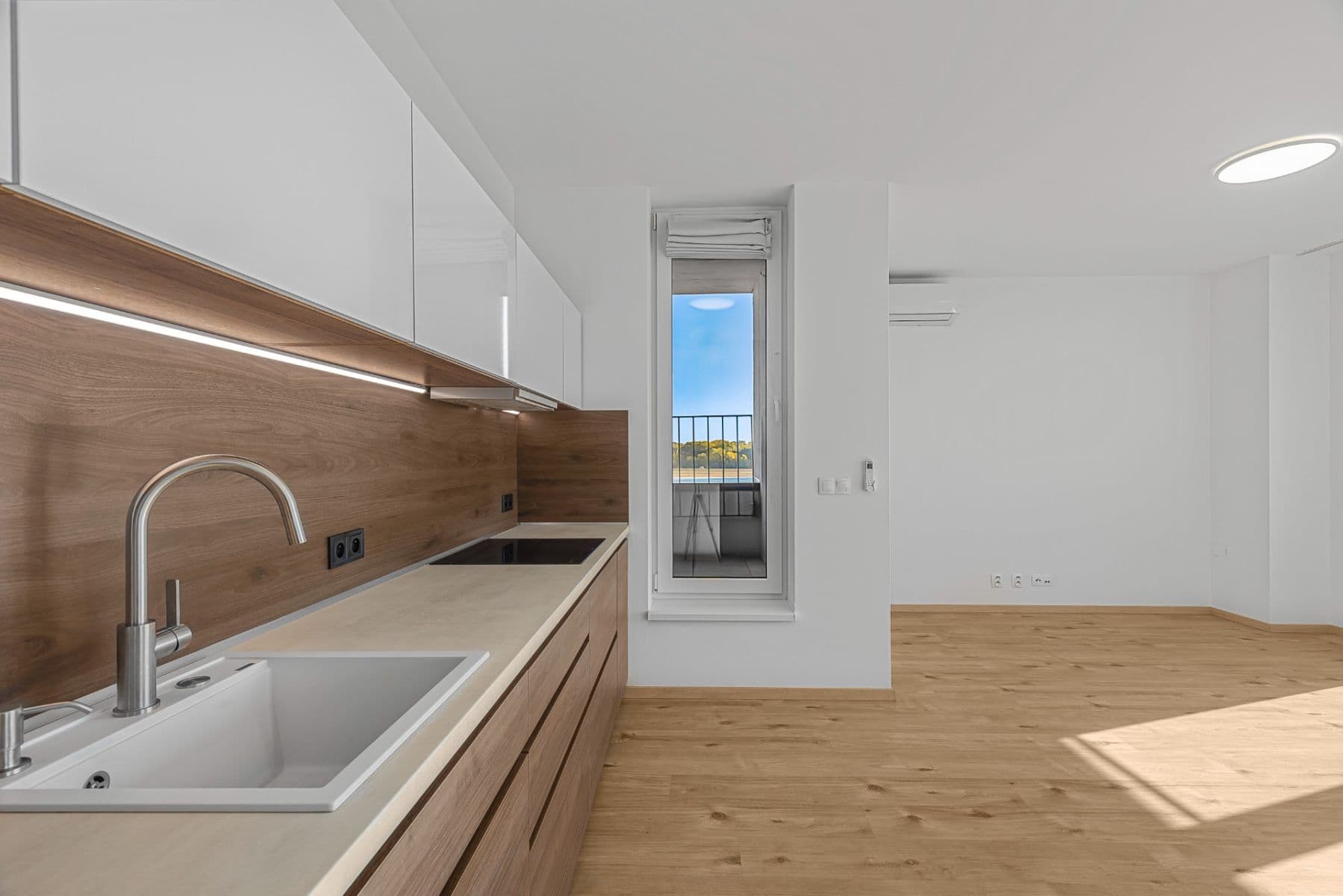 Prodej bytu 4+1 107 m², Fialová, Petržalka, Bratislavský kraj Prodej bytu 4+1 107 m², Fialová, Petržalka, Bratislavský kraj