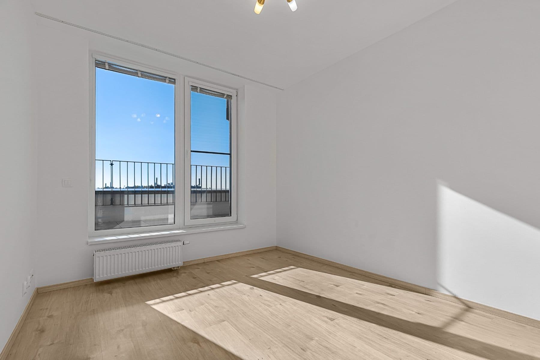 Prodej bytu 4+1 107 m², Fialová, Petržalka, Bratislavský kraj Prodej bytu 4+1 107 m², Fialová, Petržalka, Bratislavský kraj