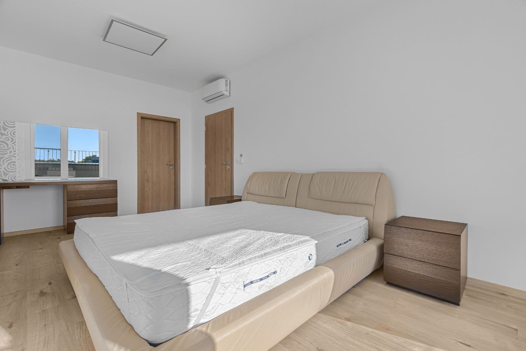 Prodej bytu 4+1 107 m², Fialová, Petržalka, Bratislavský kraj Prodej bytu 4+1 107 m², Fialová, Petržalka, Bratislavský kraj