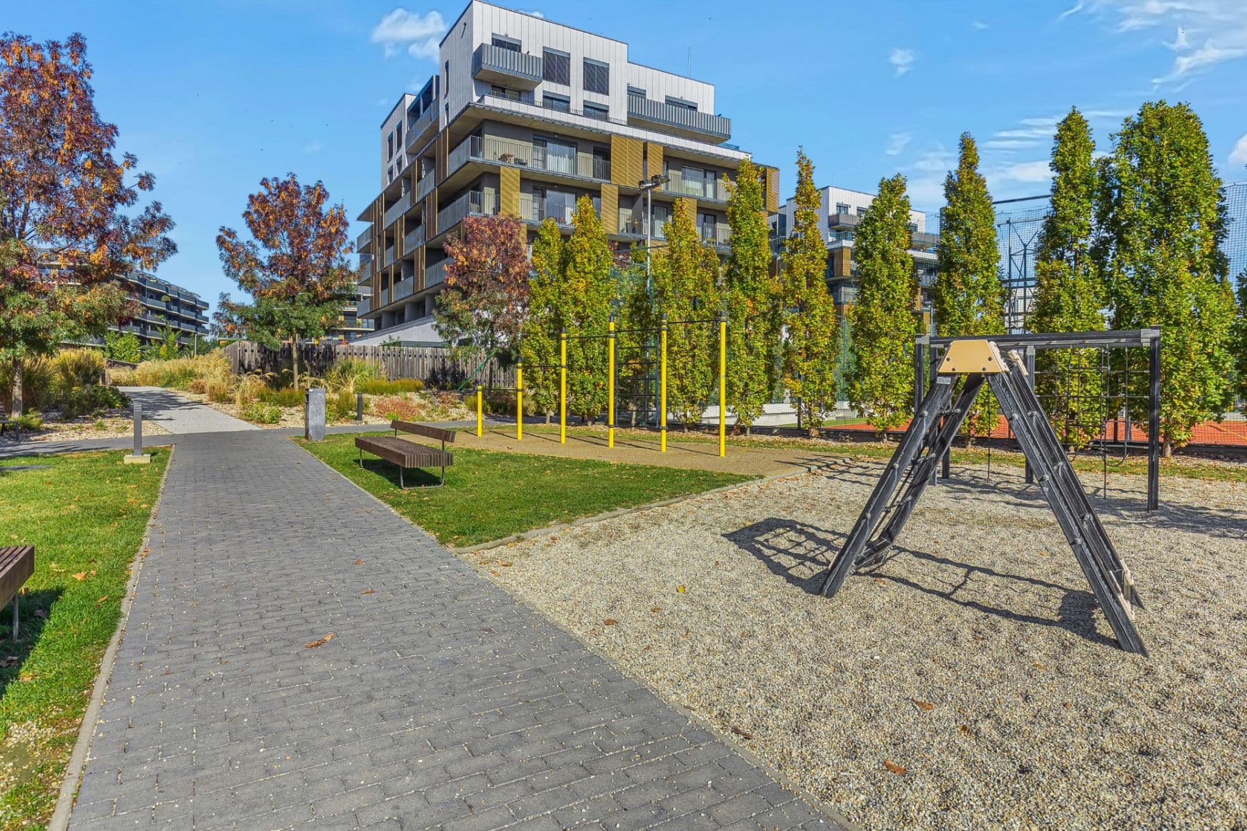 Prodej bytu 4+1 107 m², Fialová, Petržalka, Bratislavský kraj Prodej bytu 4+1 107 m², Fialová, Petržalka, Bratislavský kraj