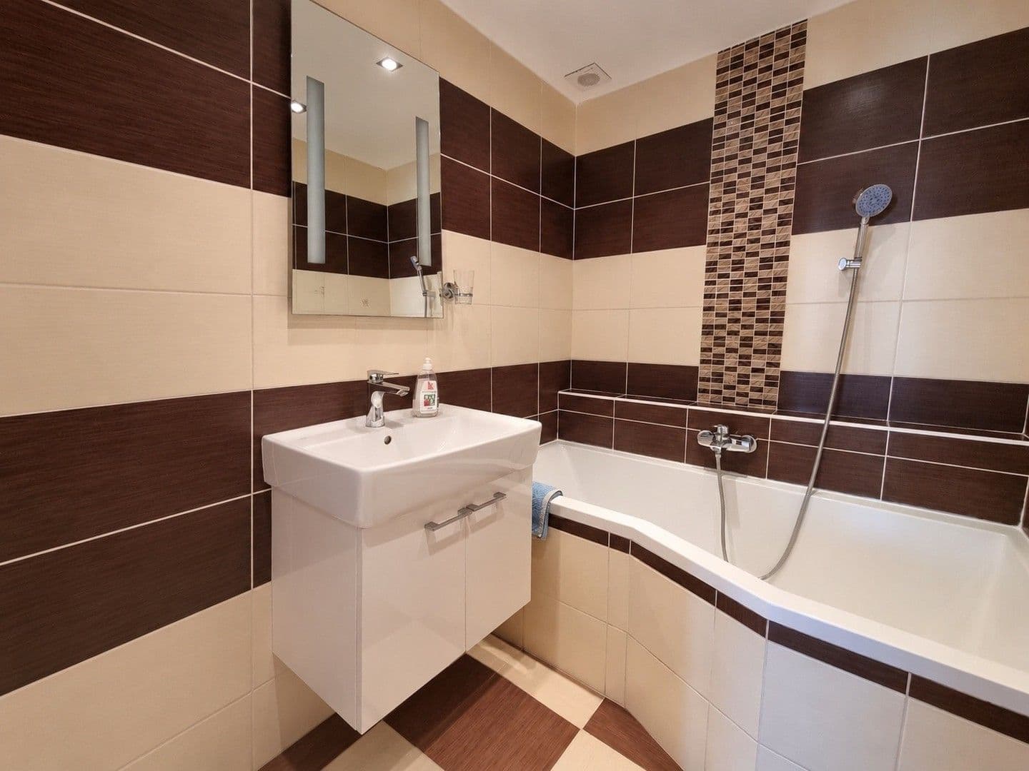 Pronájem bytu 3+1 64 m², Taussigova, Praha, Praha Pronájem bytu 3+1 64 m², Taussigova, Praha, Praha