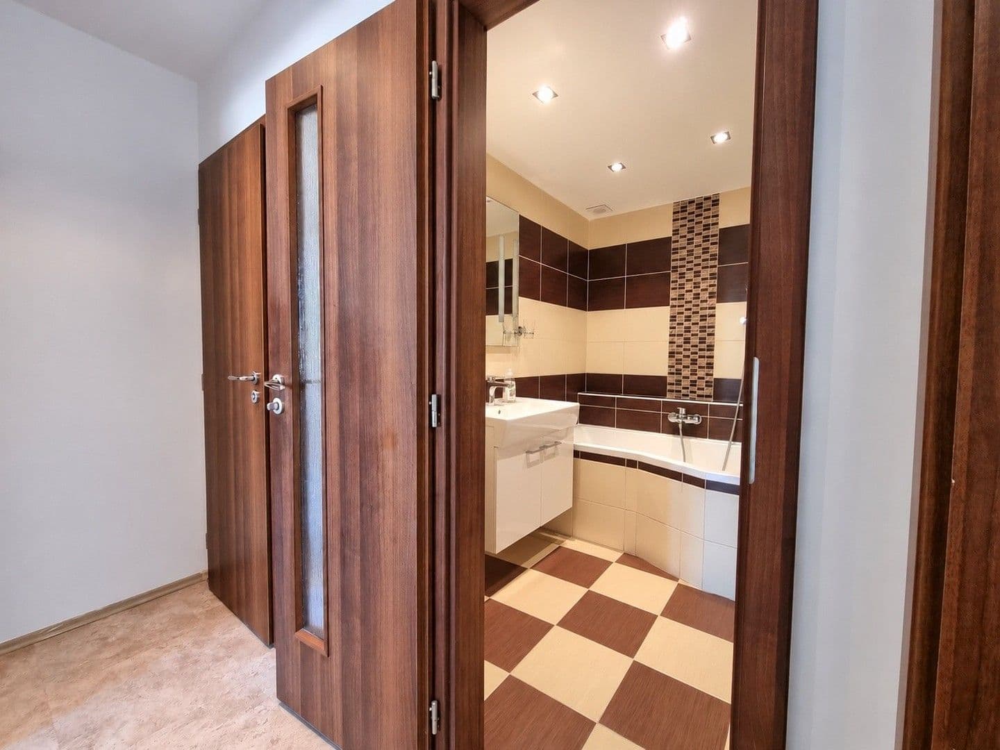 Pronájem bytu 3+1 64 m², Taussigova, Praha, Praha Pronájem bytu 3+1 64 m², Taussigova, Praha, Praha