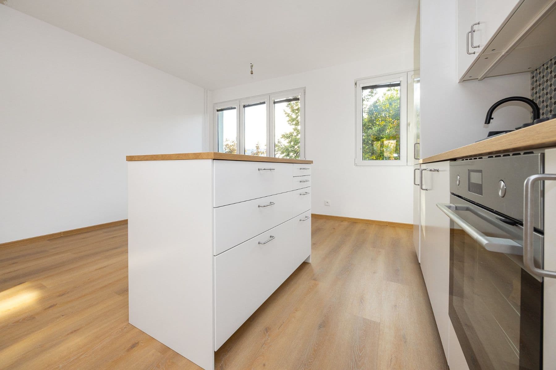 Prodej bytu 3+kk 62 m², Ohrazenická, Pardubice, Pardubický kraj Prodej bytu 3+kk 62 m², Ohrazenická, Pardubice, Pardubický kraj