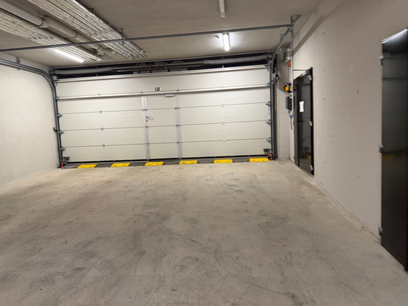 Pronájem garáže 16 m², Krymská, Praha, Praha Pronájem garáže 16 m², Krymská, Praha, Praha