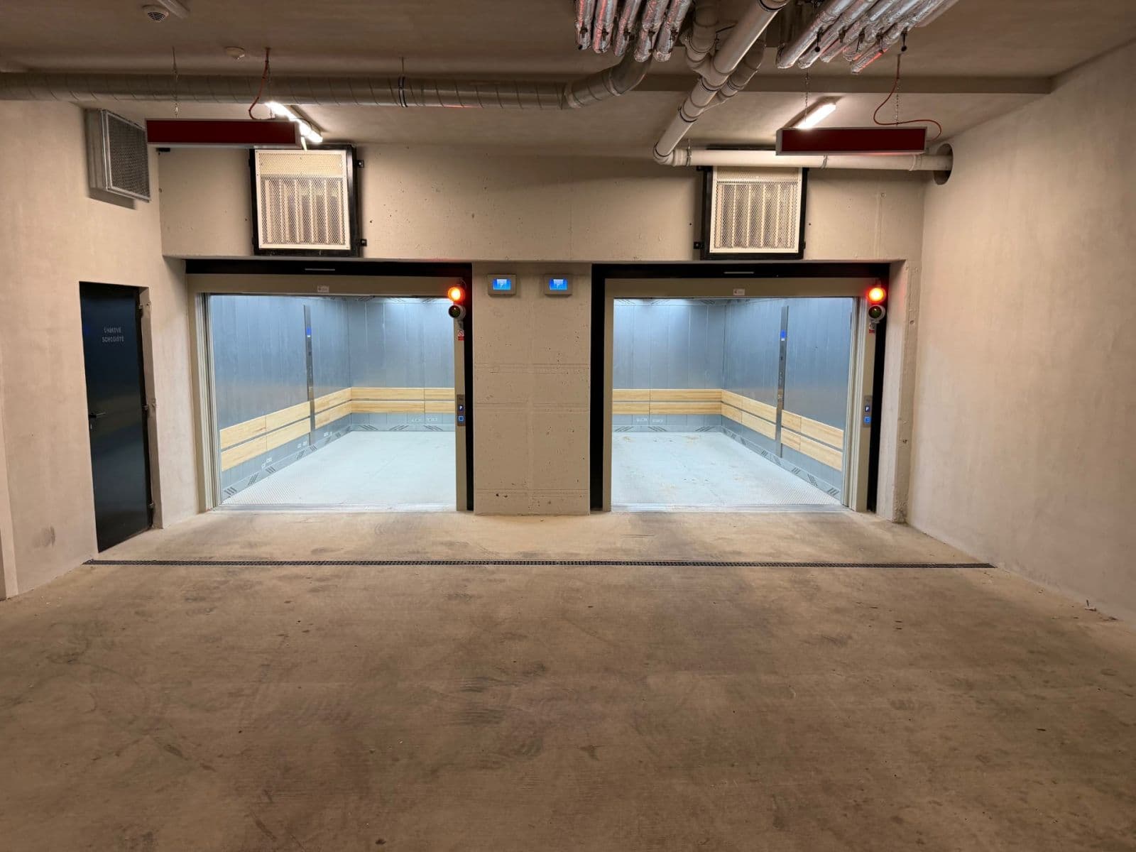 Pronájem garáže 16 m², Krymská, Praha, Praha Pronájem garáže 16 m², Krymská, Praha, Praha