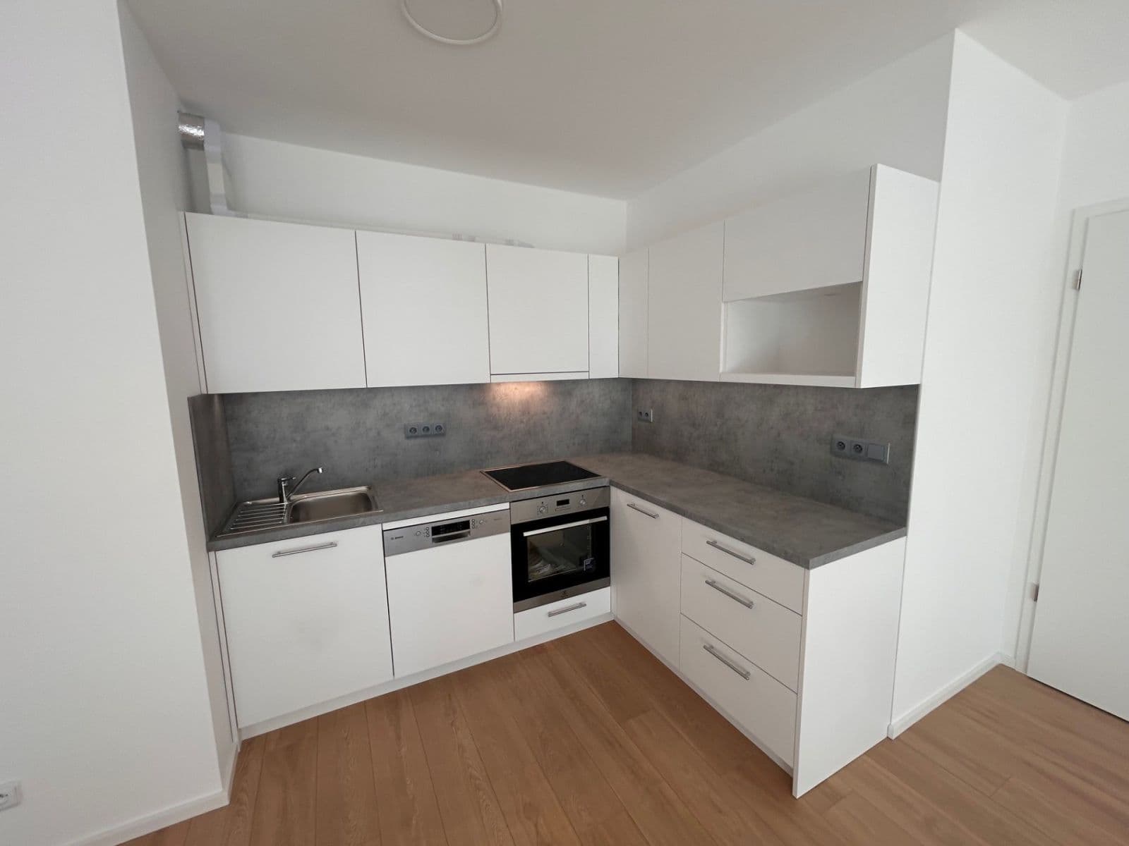 Pronájem bytu 2+kk 59 m², U Engerthu, Kladno, Středočeský kraj Pronájem bytu 2+kk 59 m², U Engerthu, Kladno, Středočeský kraj