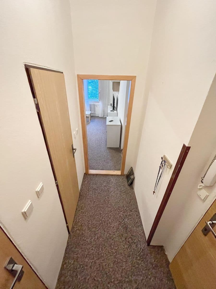 Pronájem bytu 1+1 38 m², Garážní, Ostrava, Moravskoslezský kraj Pronájem bytu 1+1 38 m², Garážní, Ostrava, Moravskoslezský kraj