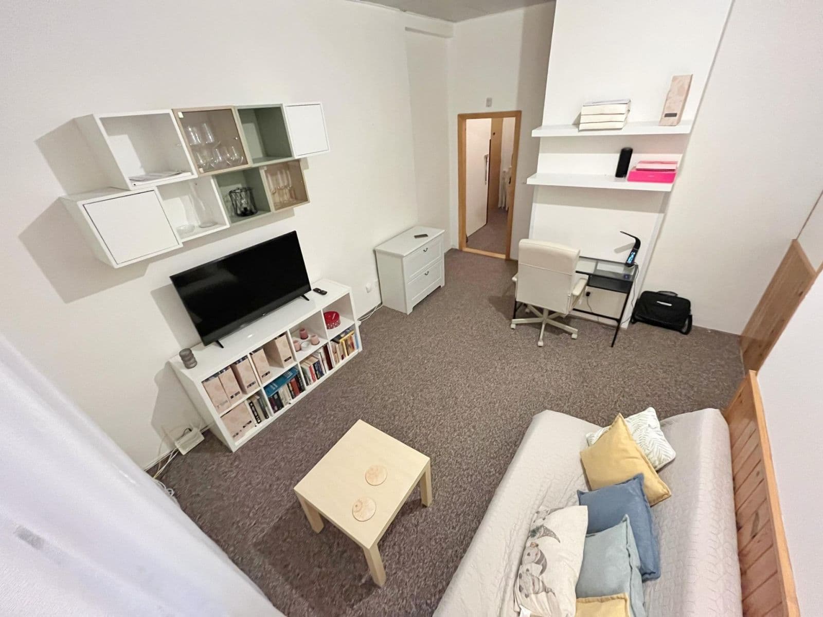 Pronájem bytu 1+1 38 m², Garážní, Ostrava, Moravskoslezský kraj Pronájem bytu 1+1 38 m², Garážní, Ostrava, Moravskoslezský kraj