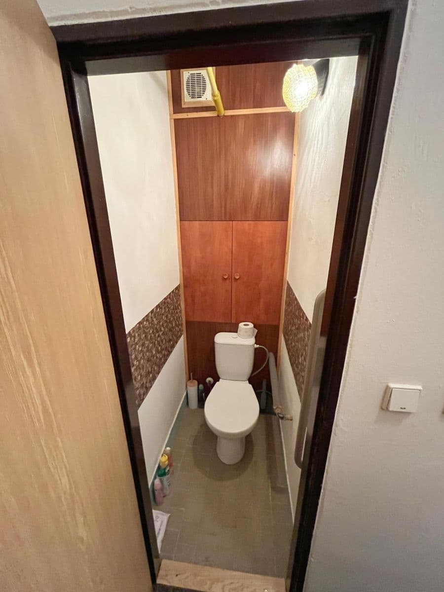 Pronájem bytu 1+1 38 m², Garážní, Ostrava, Moravskoslezský kraj Pronájem bytu 1+1 38 m², Garážní, Ostrava, Moravskoslezský kraj