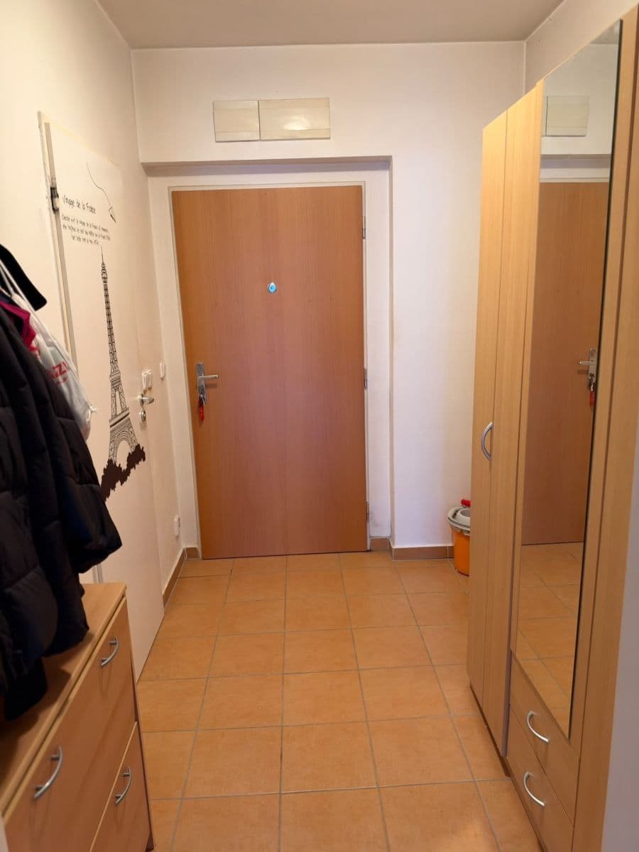 Pronájem bytu 1+kk 33 m², B. Němcové, Hostivice, Středočeský kraj Pronájem bytu 1+kk 33 m², B. Němcové, Hostivice, Středočeský kraj