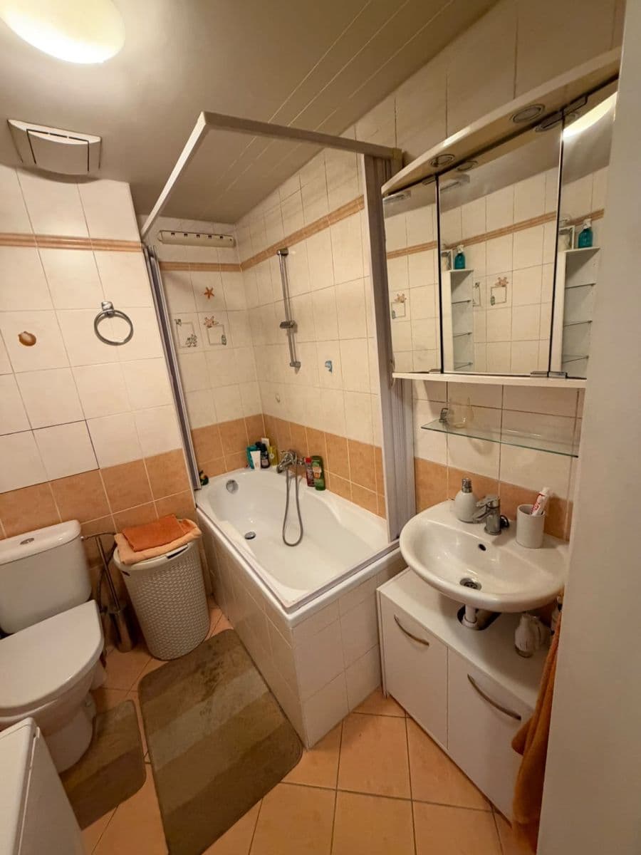 Pronájem bytu 1+kk 33 m², B. Němcové, Hostivice, Středočeský kraj Pronájem bytu 1+kk 33 m², B. Němcové, Hostivice, Středočeský kraj