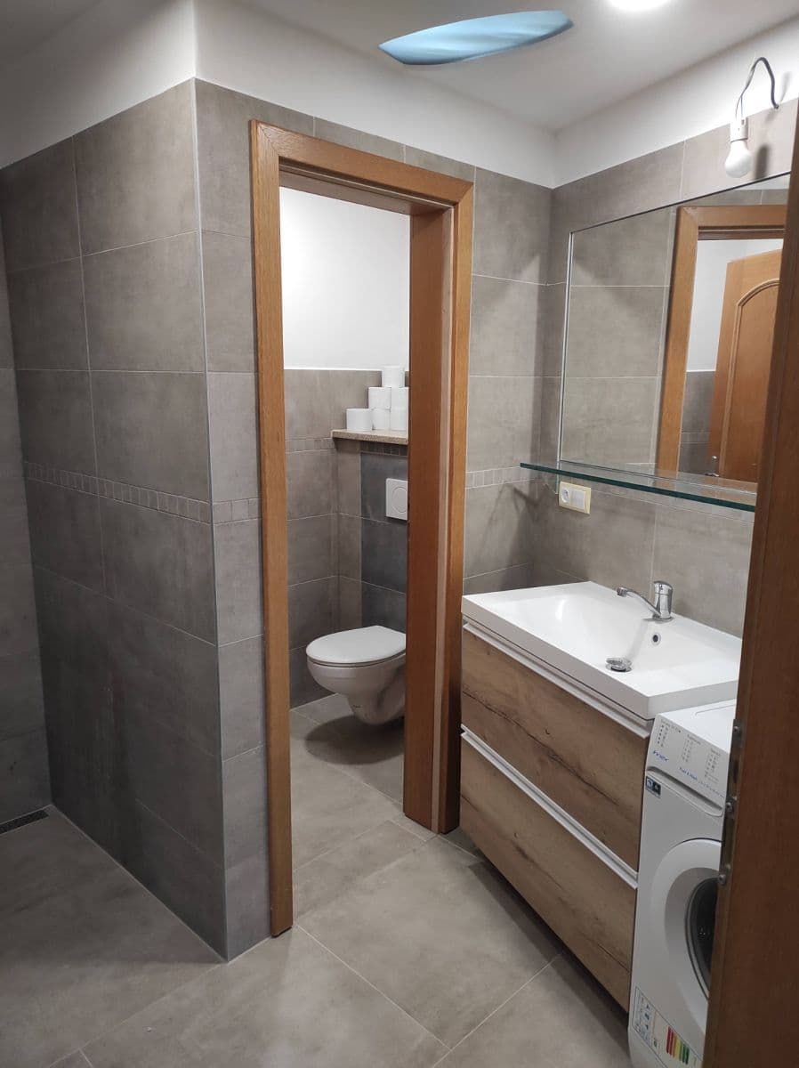 Pronájem bytu 1+kk 38 m², Podkomorská, Brno, Jihomoravský kraj Pronájem bytu 1+kk 38 m², Podkomorská, Brno, Jihomoravský kraj