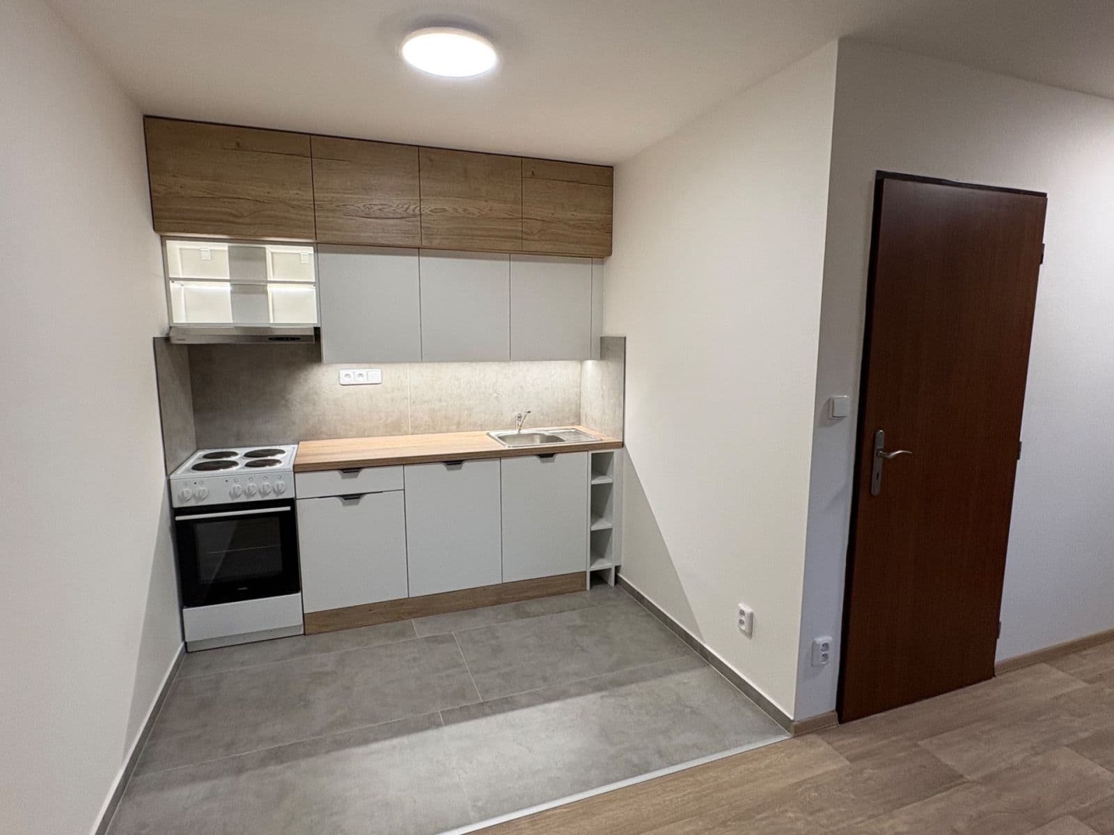Pronájem bytu 1+kk 30 m², Nádražní, Líbeznice, Středočeský kraj Pronájem bytu 1+kk 30 m², Nádražní, Líbeznice, Středočeský kraj