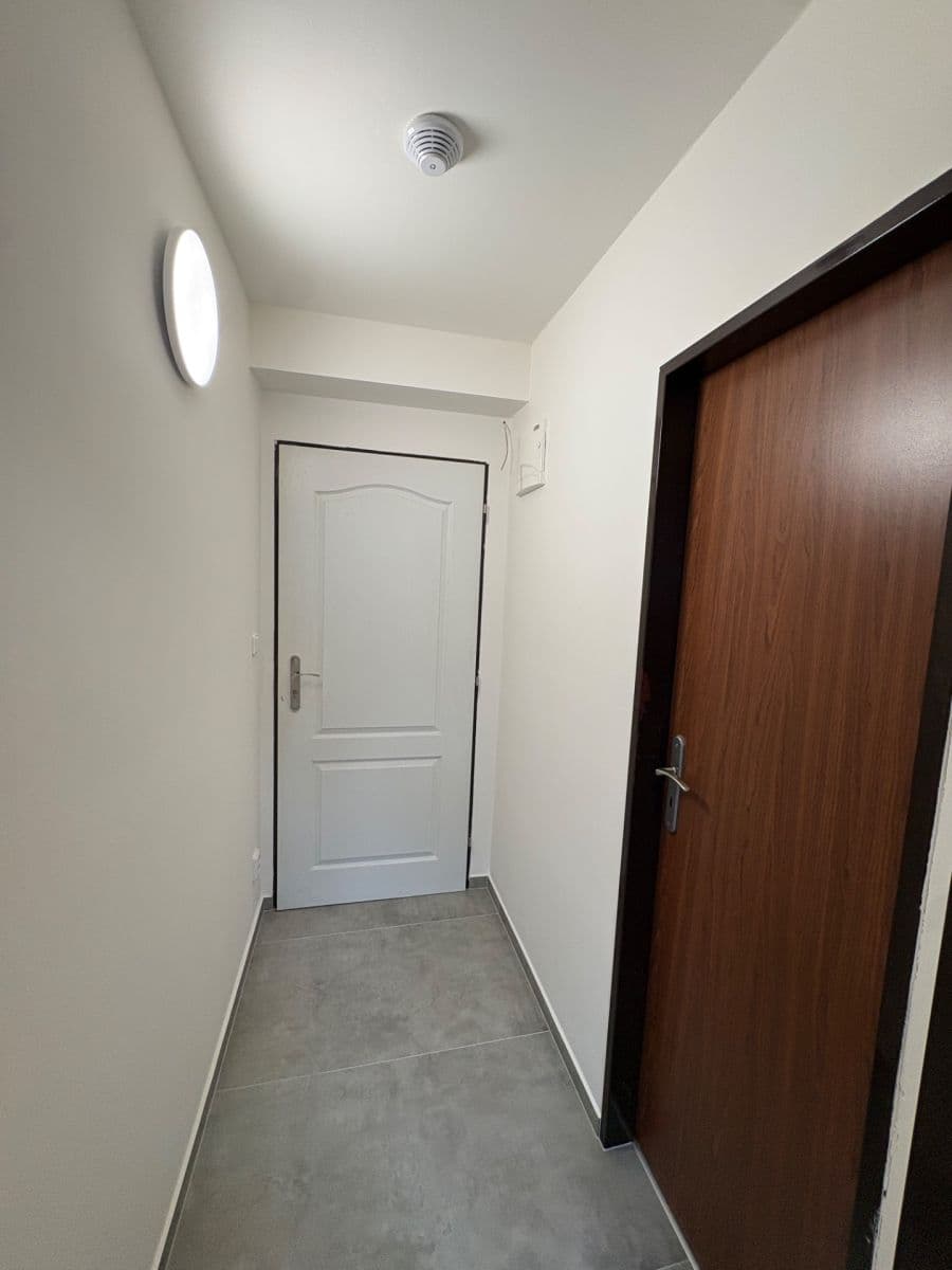 Pronájem bytu 1+kk 30 m², Nádražní, Líbeznice, Středočeský kraj Pronájem bytu 1+kk 30 m², Nádražní, Líbeznice, Středočeský kraj