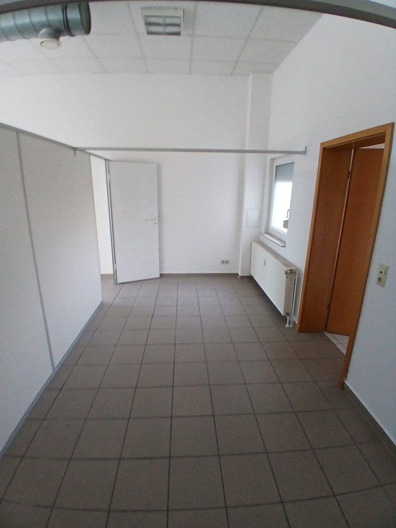 Pronájem kanceláře 115 m², Porsestr. 3, Dessau-Rosslau, Sasko-Anhaltsko Pronájem kanceláře 115 m², Porsestr. 3, Dessau-Rosslau, Sasko-Anhaltsko