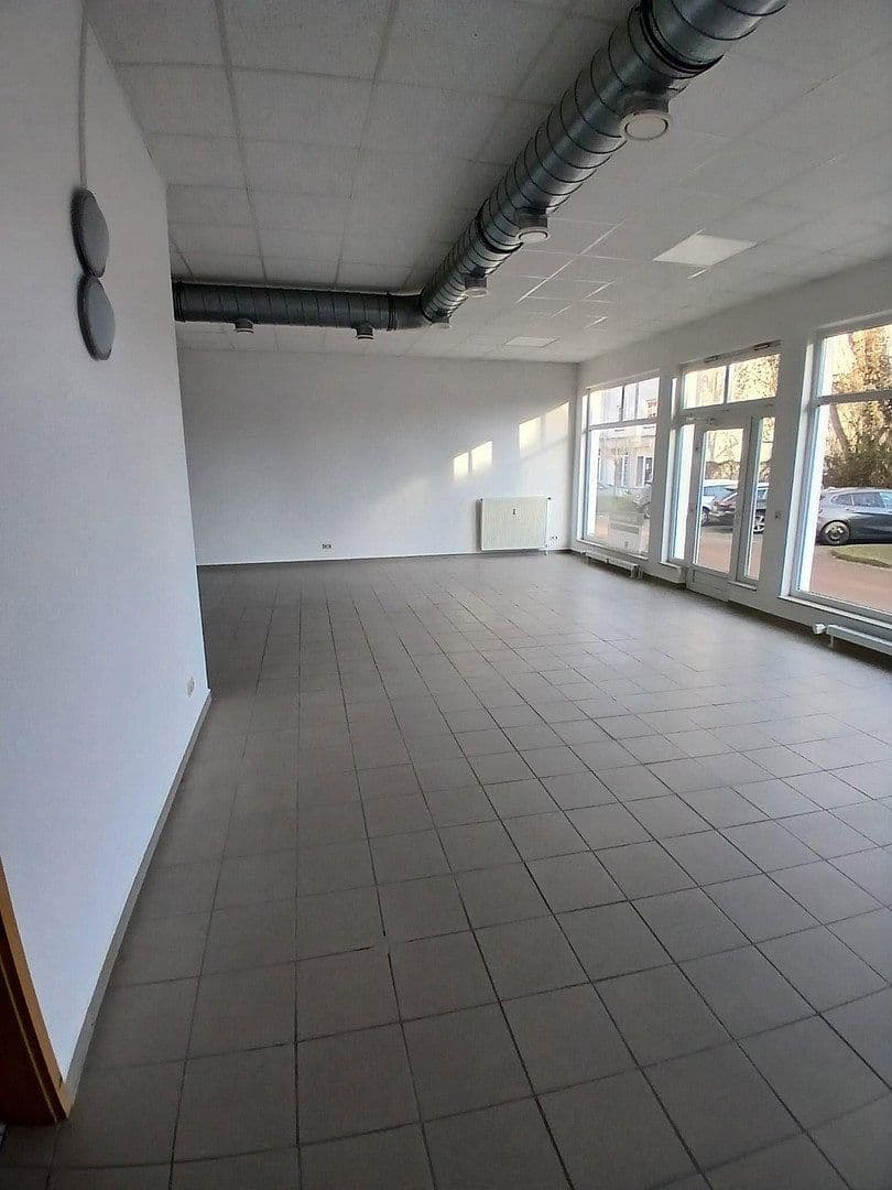 Pronájem kanceláře 115 m², Porsestr. 3, Dessau-Rosslau, Sasko-Anhaltsko Pronájem kanceláře 115 m², Porsestr. 3, Dessau-Rosslau, Sasko-Anhaltsko