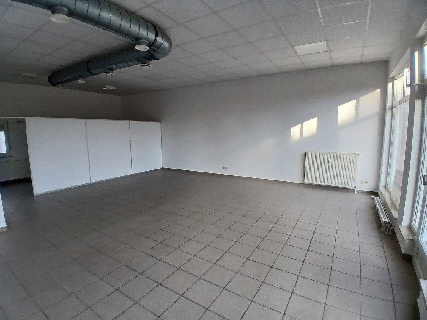 Pronájem kanceláře 115 m², Porsestr. 3, Dessau-Rosslau, Sasko-Anhaltsko Pronájem kanceláře 115 m², Porsestr. 3, Dessau-Rosslau, Sasko-Anhaltsko