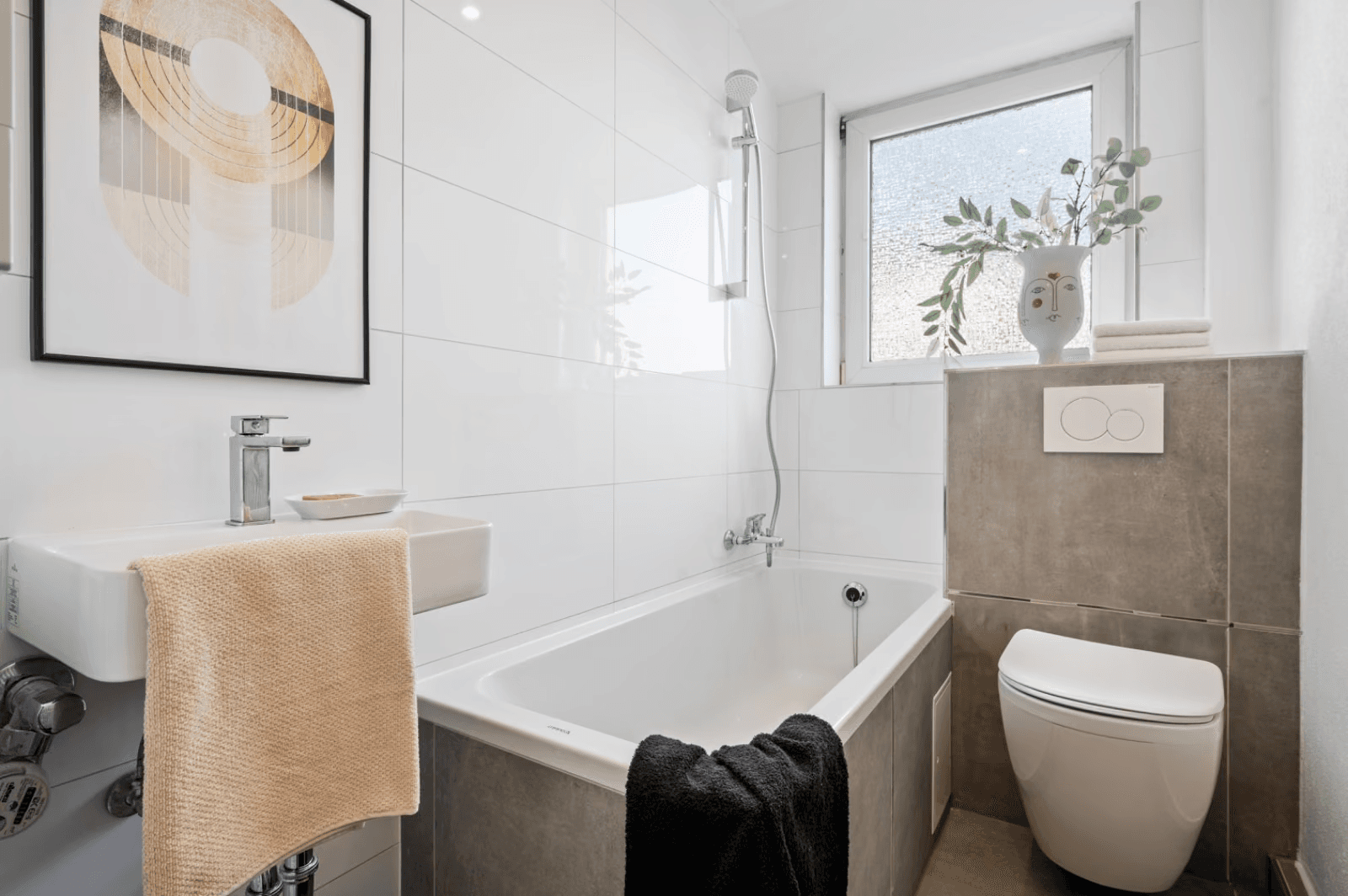 Pronájem bytu 3+1 90 m², Frankfurt am Main - Nieder-Eschbach, Hessen Pronájem bytu 3+1 90 m², Frankfurt am Main - Nieder-Eschbach, Hessen