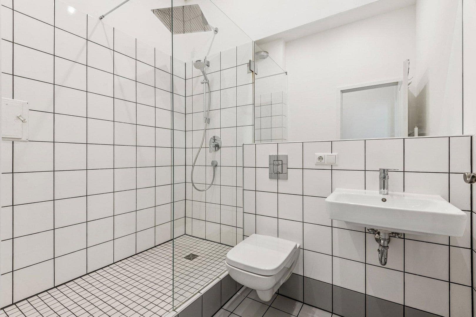 Prodej bytu 1+1 38 m², Emserstraße 100, Berlin, Berlín Prodej bytu 1+1 38 m², Emserstraße 100, Berlin, Berlín