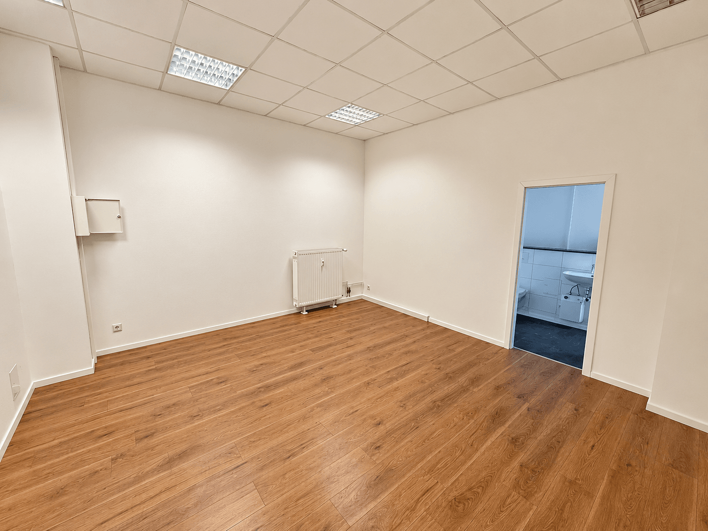 Pronájem kanceláře 59 m², Dresdner Straße 275, Freital, Sasko Pronájem kanceláře 59 m², Dresdner Straße 275, Freital, Sasko