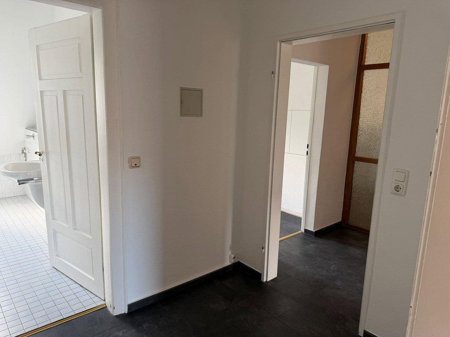 Pronájem bytu 3+1 57 m², Hellmundstraße 4, Wiesbaden, Hessen Pronájem bytu 3+1 57 m², Hellmundstraße 4, Wiesbaden, Hessen