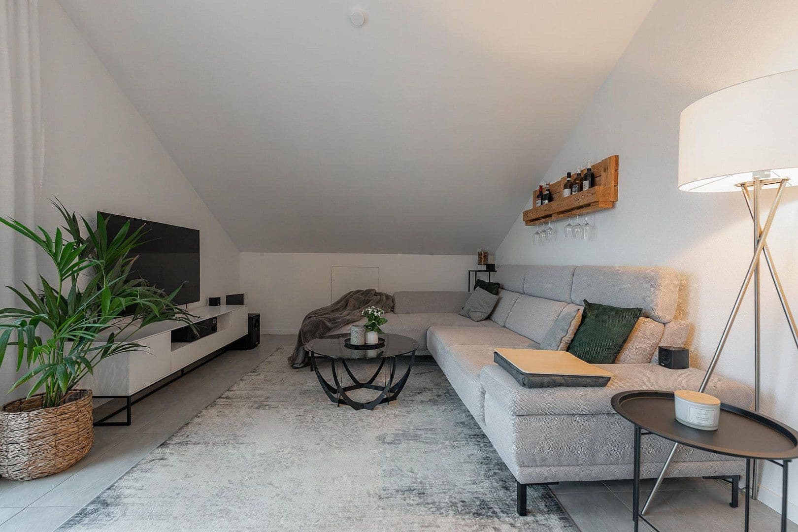 Pronájem bytu 2+1 60 m², Lehrer-Reiter-Str. 1, Grafing b. München, Bavorsko Pronájem bytu 2+1 60 m², Lehrer-Reiter-Str. 1, Grafing b. München, Bavorsko