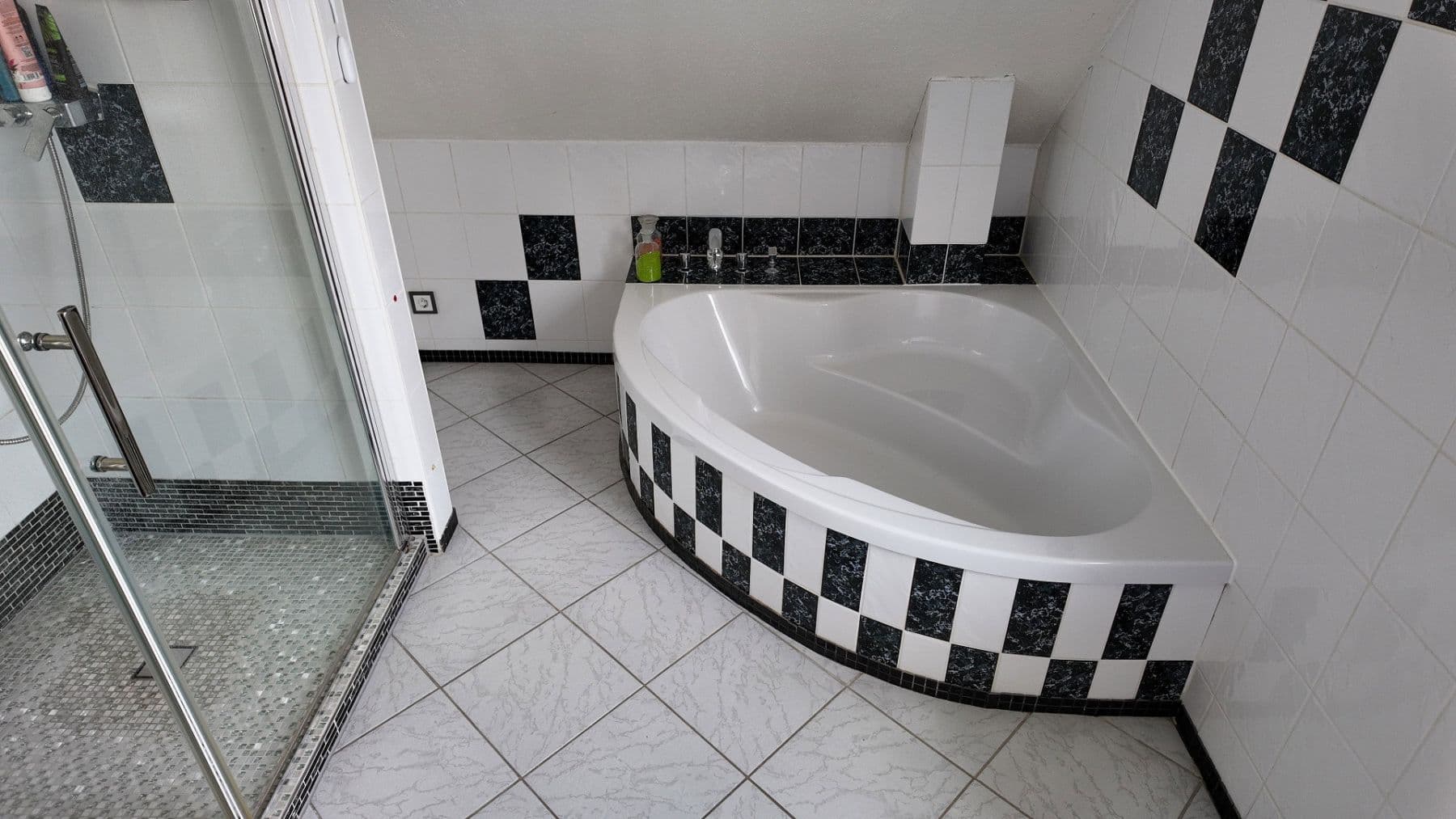Prodej domu 115 m², pozemek 800 m², Coppenbrügge, Dolní Sasko Prodej domu 115 m², pozemek 800 m², Coppenbrügge, Dolní Sasko